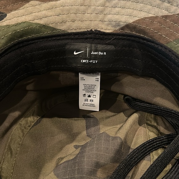 Nike Boonie Camo Bucket Hat with Drawstring S/M - Picture 2 of 2